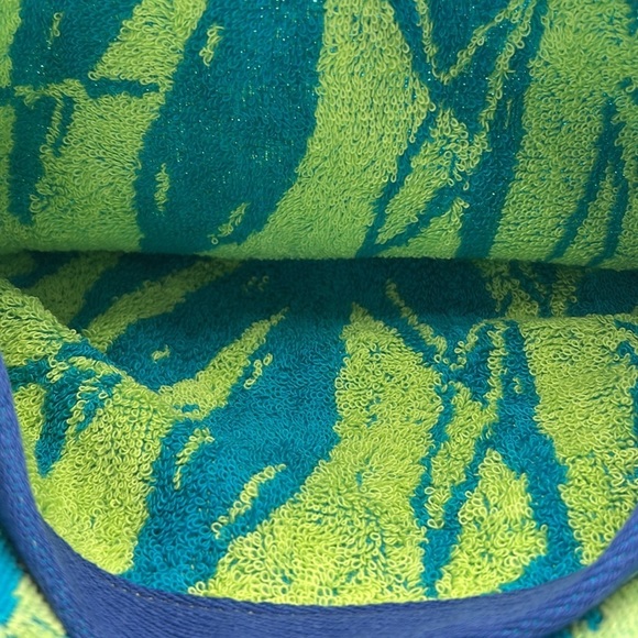 2440- Sun Squad Blue and Green Beach Towel 6 FT Long NWT - Picture 4 of 9